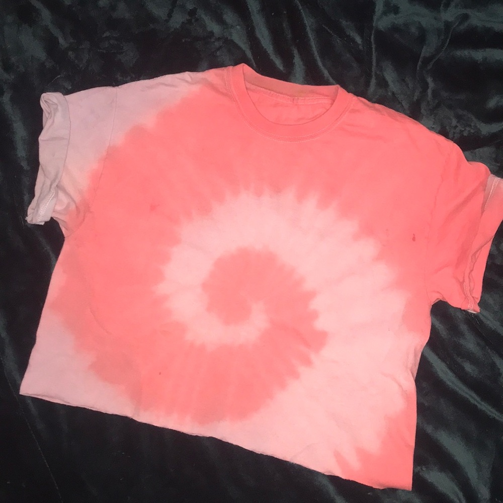 Free ✨❤️with any crop top purchase